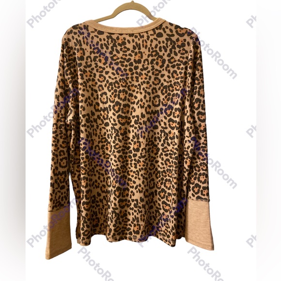 EASEL Long Sleeve Animal Print Top           Size LARGE  Excellent Used … - Picture 2 of 7